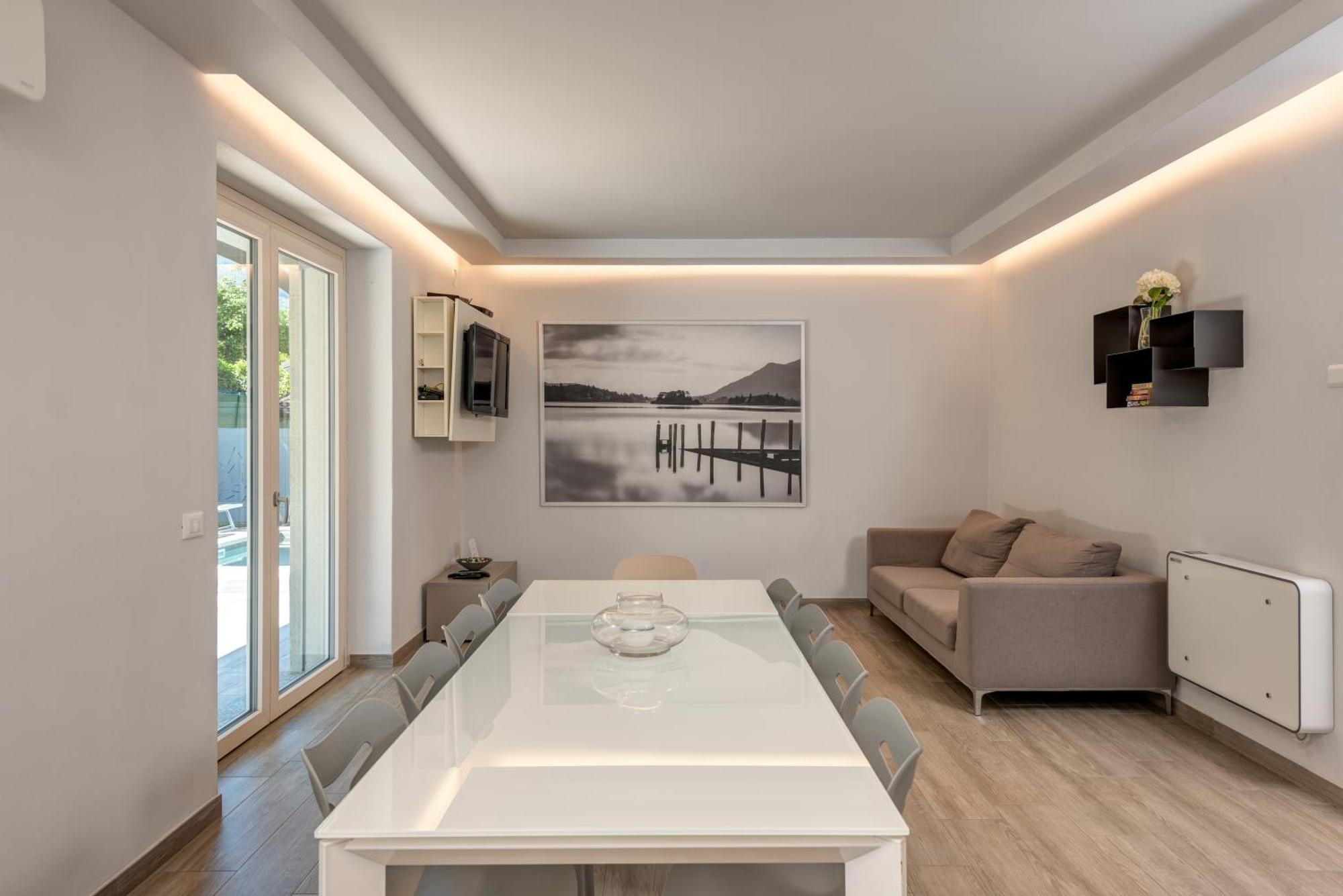 Family With Pool And Amazing Panoramic Penthouse Holiday home Colico