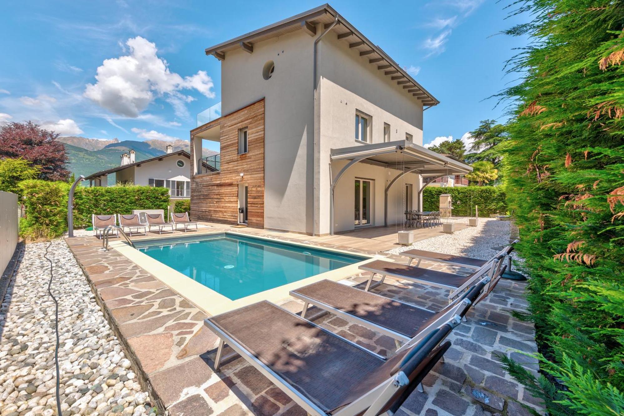 Family With Pool And Amazing Panoramic Penthouse Holiday home Colico